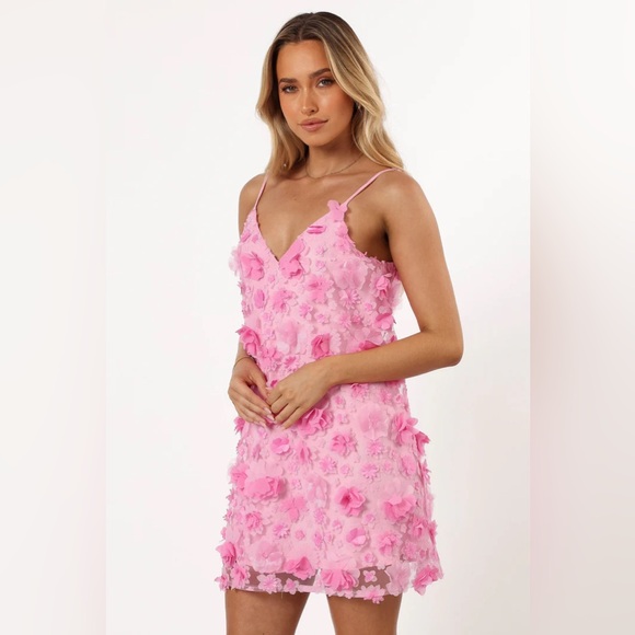 Petal & Pup Dresses & Skirts - NWT Petal & Pup FREYA FLORAL MINI DRESS